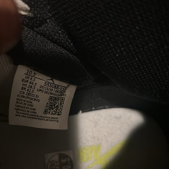 Jordan 1 OG “Volt Gold” - Picture 7 of 7